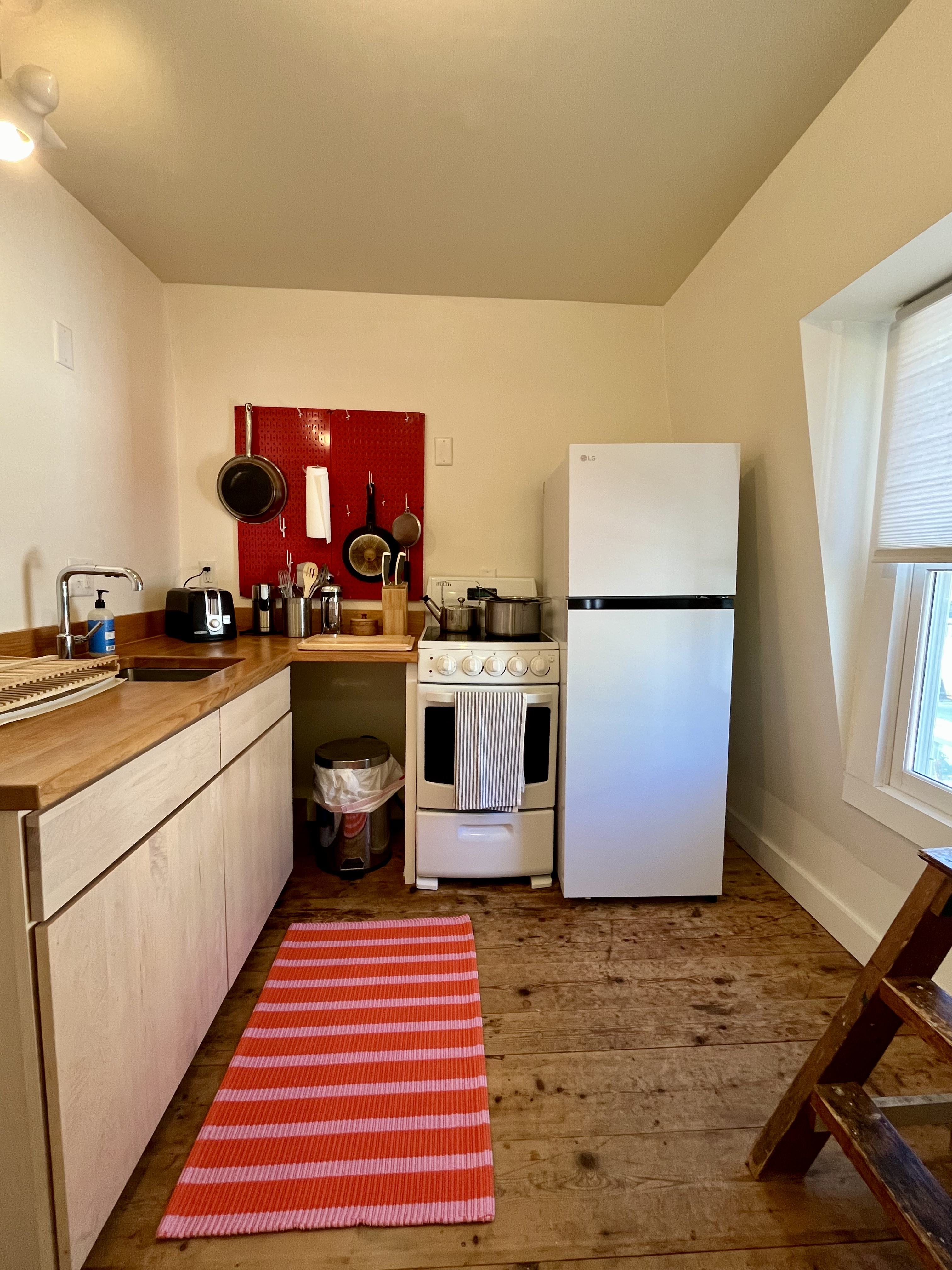 Light-Filled Furnished Apartment with Private Entrance & Deck - Photo 5