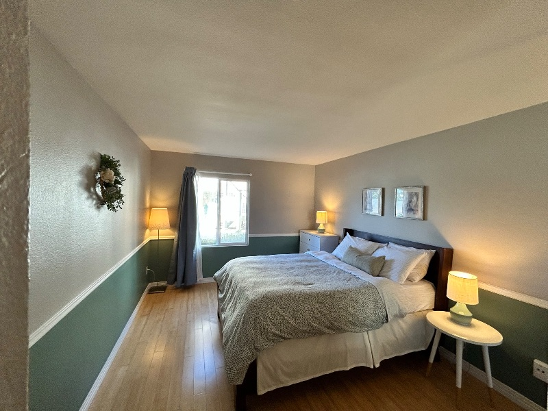 Stylish Condo in Prime Location Private Parking & Secure Building - Photo 6