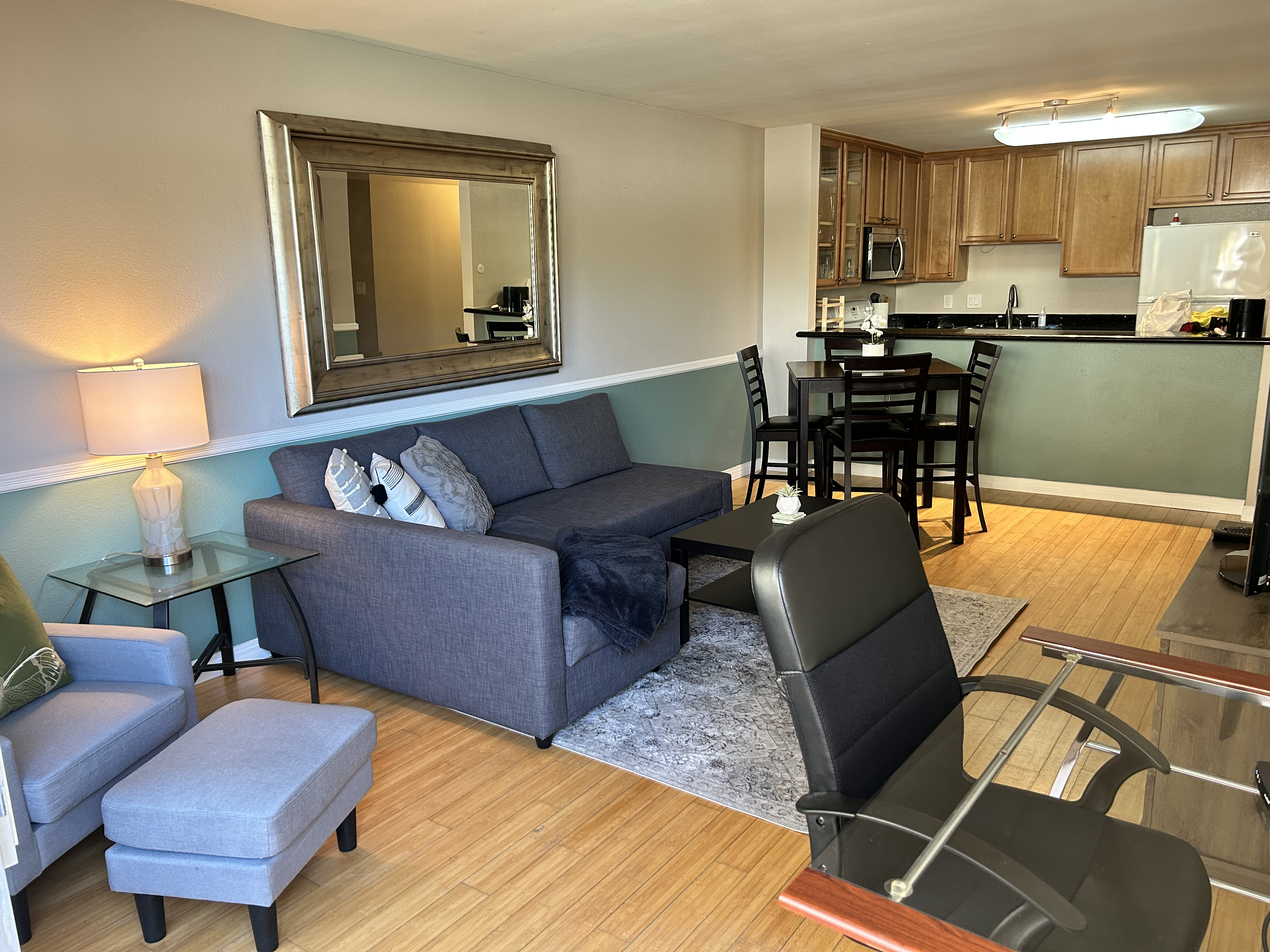 Stylish Condo in Prime Location Private Parking & Secure Building - Photo 1