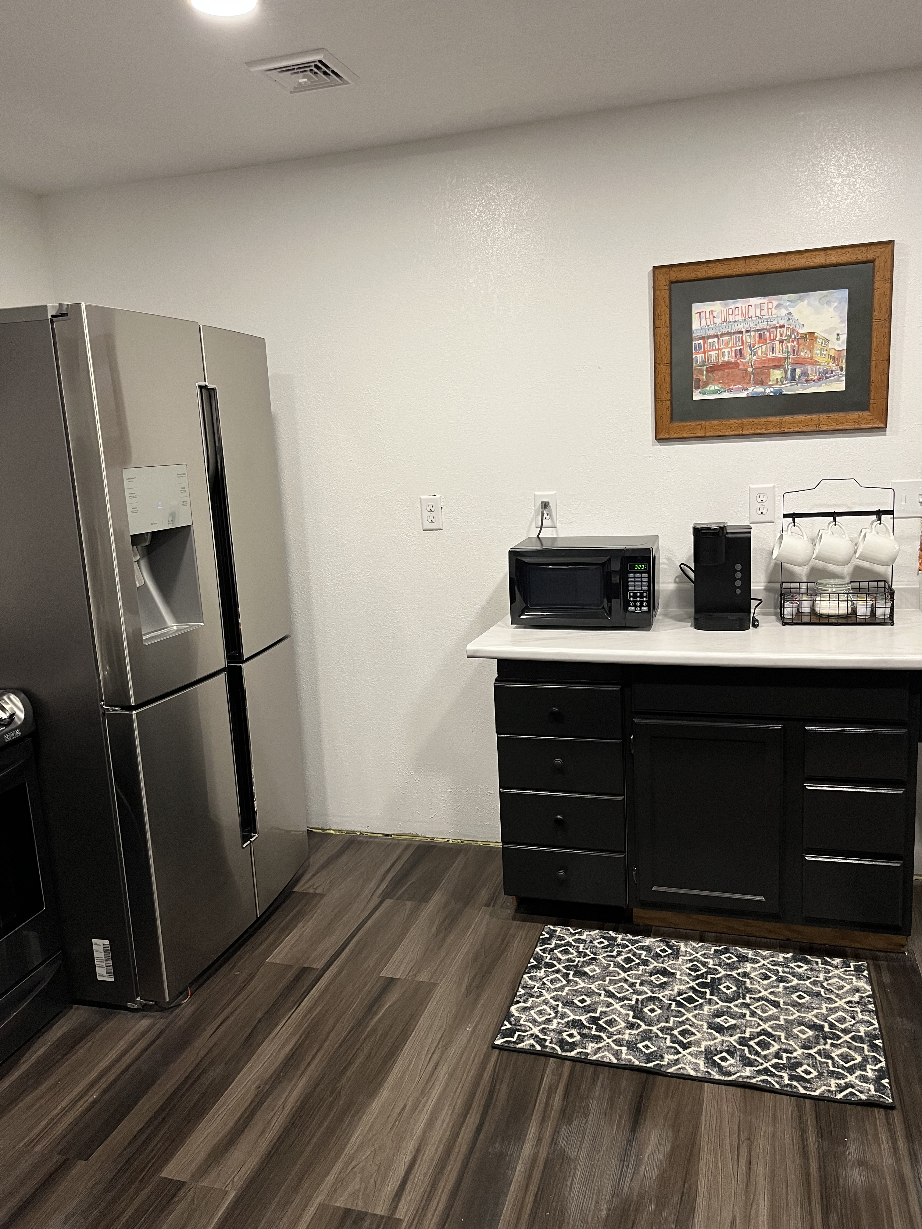 Fun! Modern Efficiency Apartment - Photo 2