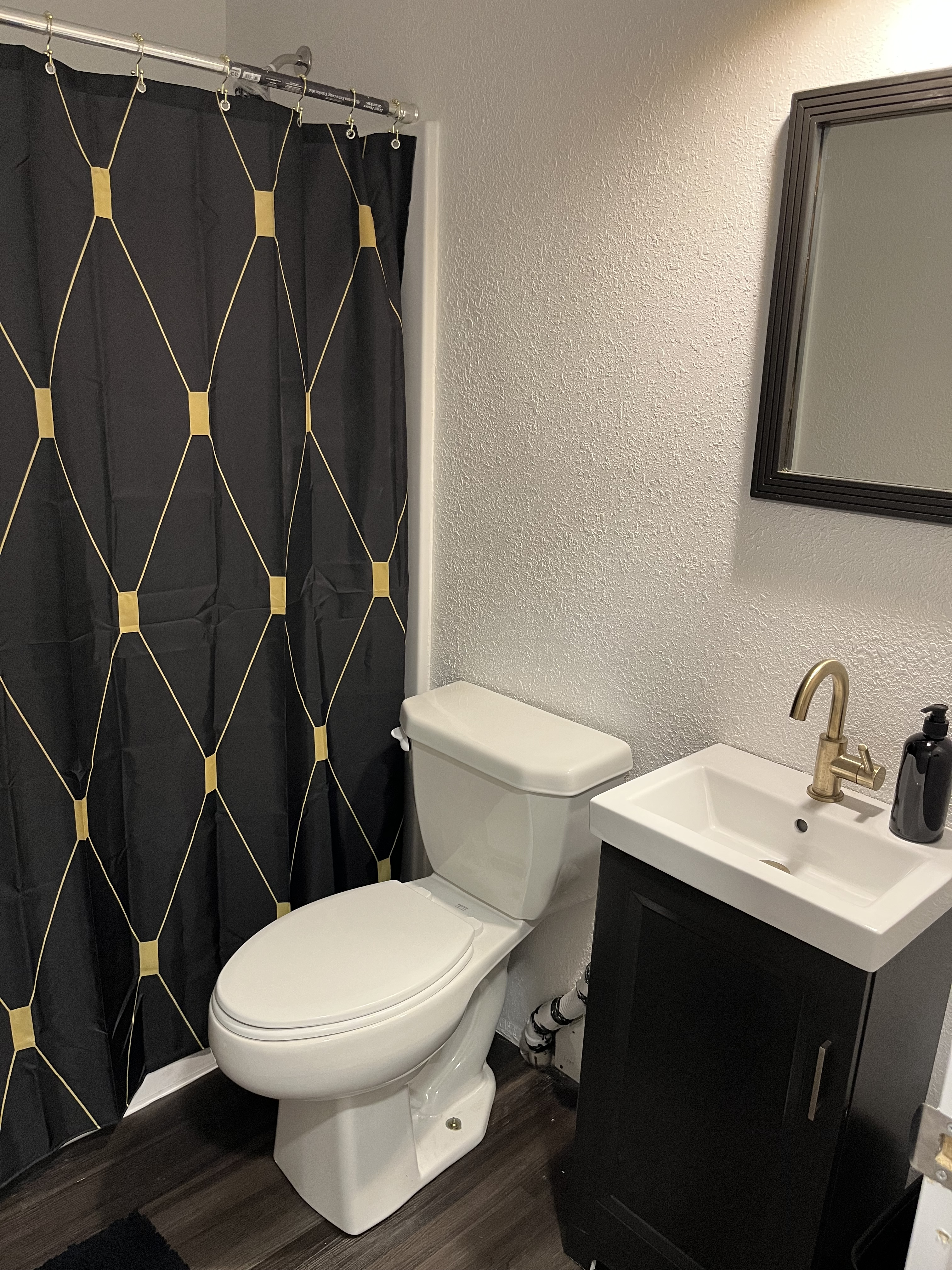 Fun! Modern Efficiency Apartment - Photo 6