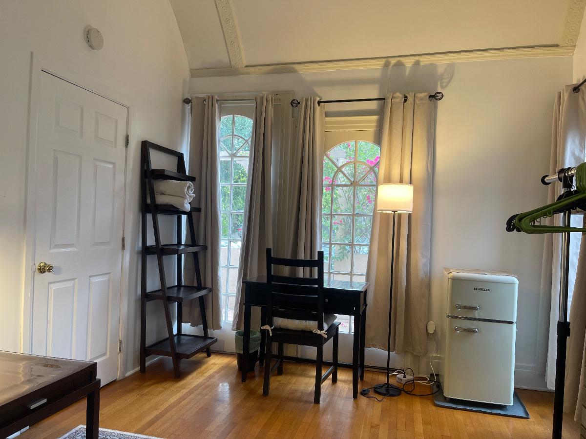 Room with Private Entrance Near Hospitals - Photo 2