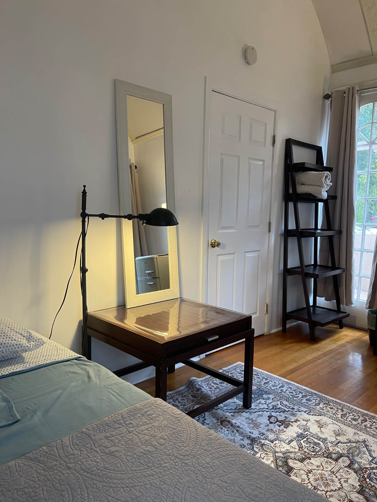 Room with Private Entrance Near Hospitals - Photo 5