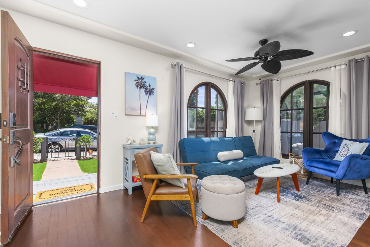 SD Pet Friendly Beach Cottage A/C, W/D, & 5 blocks from Beach - Photo 2