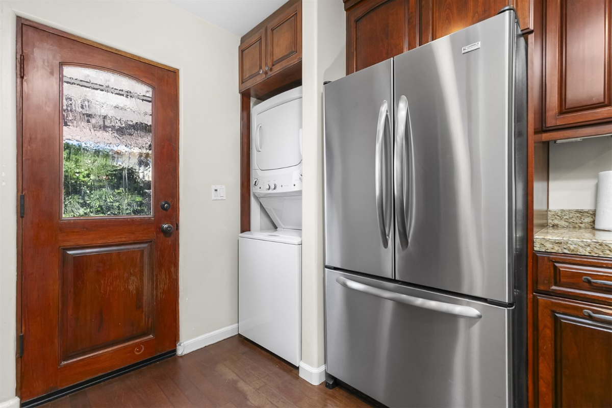 SD Pet Friendly Beach Cottage A/C, W/D, & 5 blocks from Beach - Photo 6