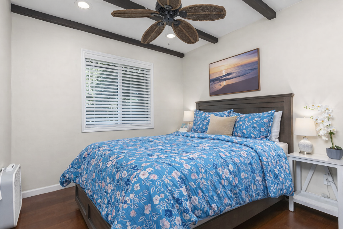 SD Pet Friendly Beach Cottage A/C, W/D, & 5 blocks from Beach - Photo 3