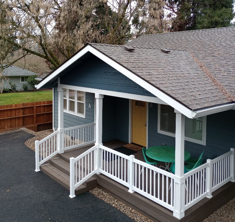 Adorable 2 bed/2 bath Cottage