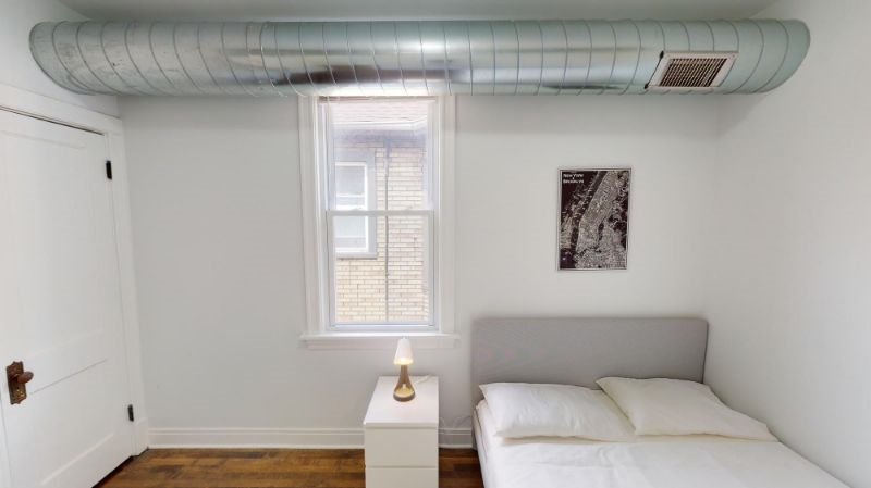 Queen Room in Logan Square 1489 B