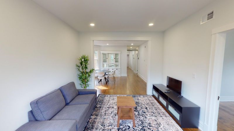 Queen Room in Logan Square 1489 A