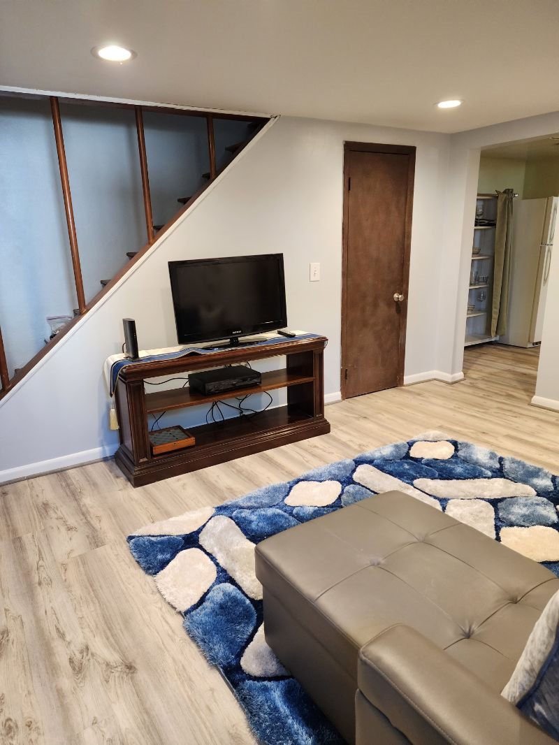 Welcome to a beautifully remodeled English Basement - Photo 12