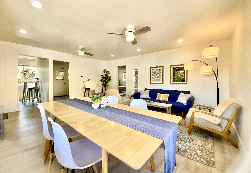 Stylish home near several hospitals, beach, and bike path - Photo 3
