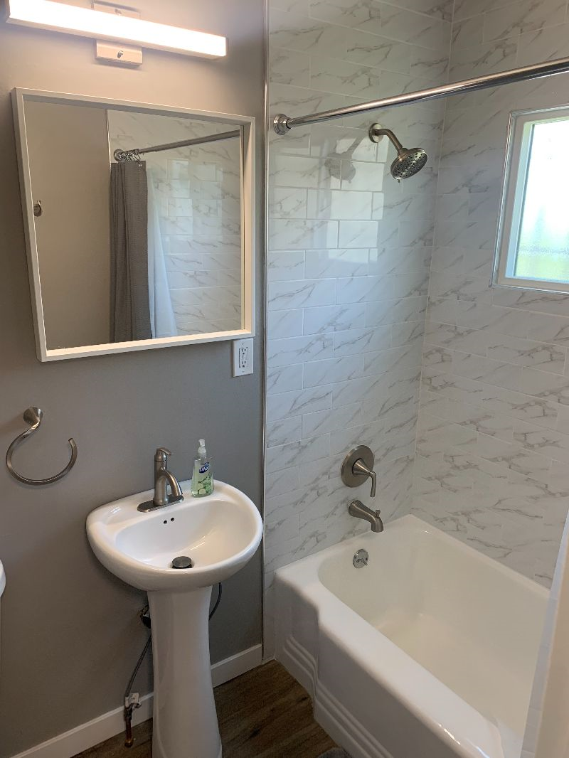 Private 1 Bedroom unit in Jefferson Park duplex - Photo 3