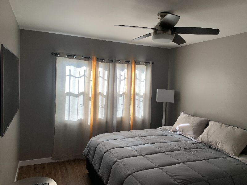 Private 1 Bedroom unit in Jefferson Park duplex - Photo 6