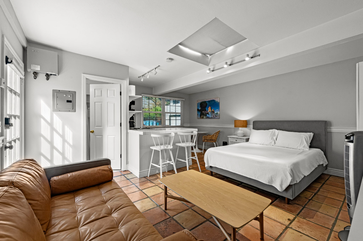 Incredible Newly Renovated Master Unit 11