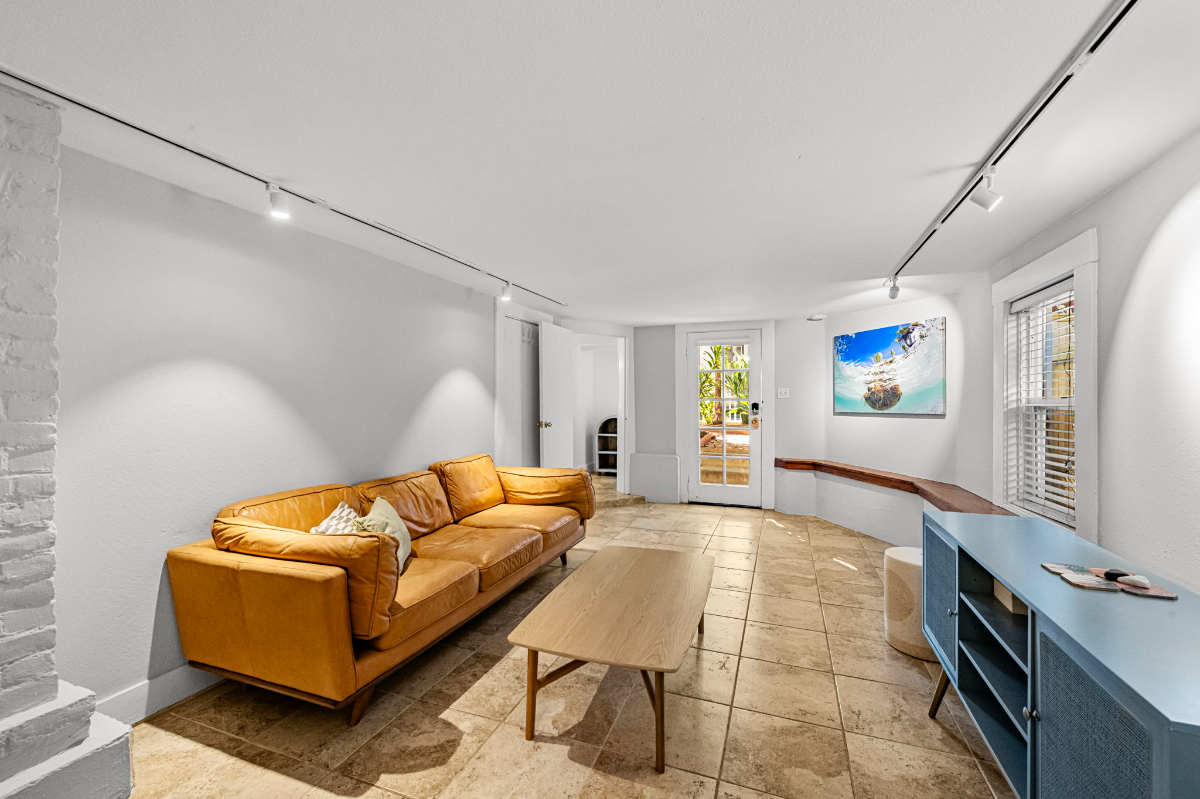 Cool & Cozy Ground Floor Apartment Unit 9