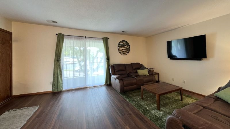Spacious Waterloo Condo 2 bedroom