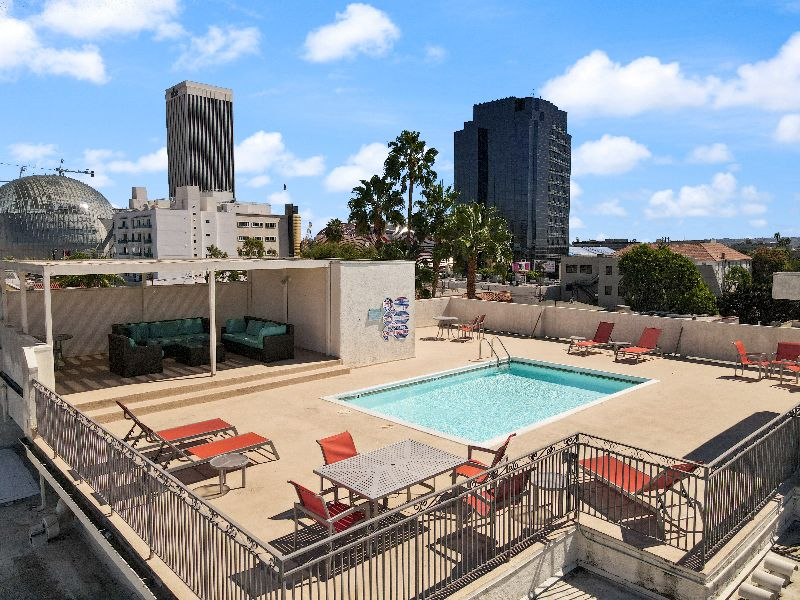 Beautifully Remodeled 1B & 1B near Beverly Hills - Photo 2