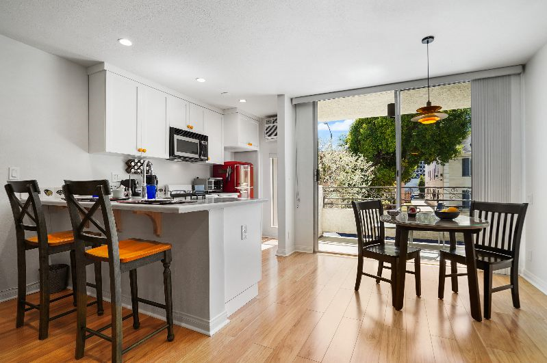 Beautifully Remodeled 1B & 1B near Beverly Hills - Photo 6