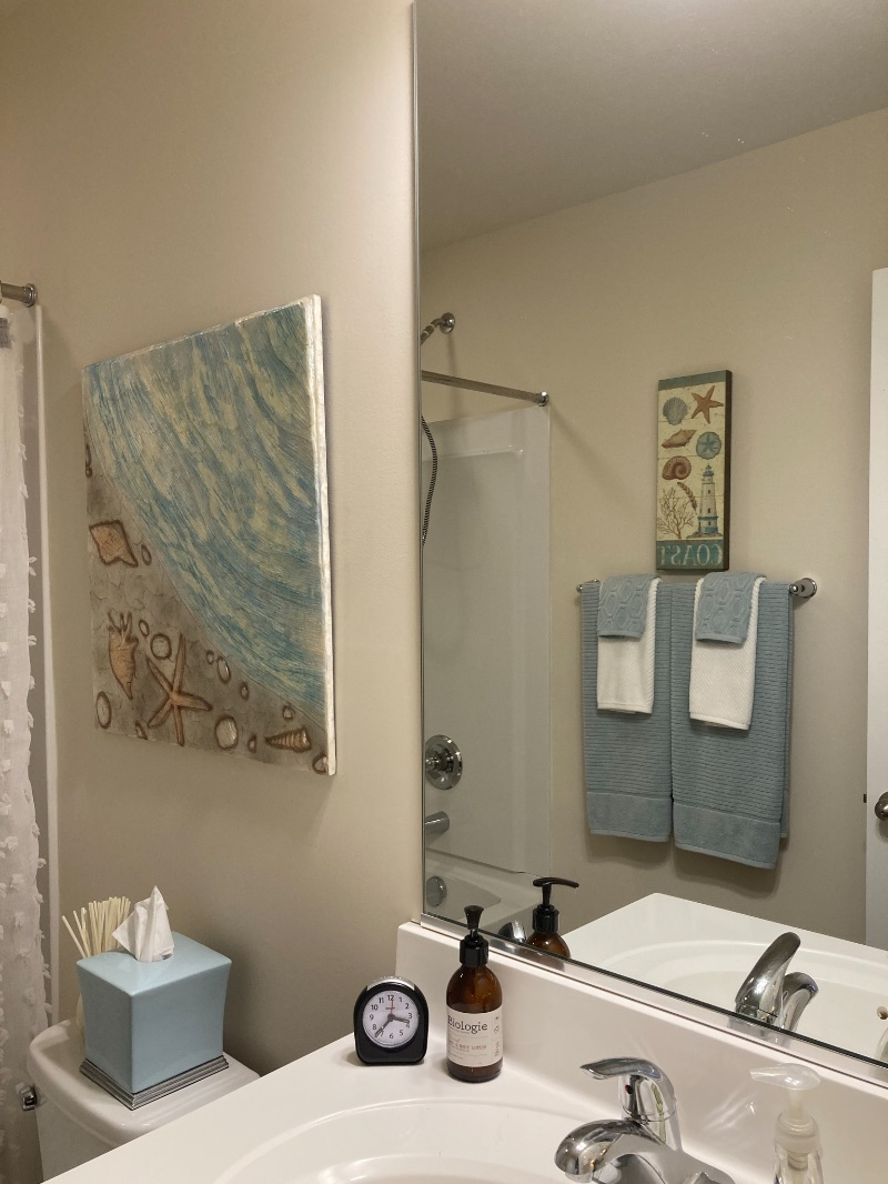 COZY BEDROOM WITH  PRIVATE BATH IN A  SAFE, CLEAN, QUIET ENVIRONMENT - FEMALE TENANTS ONLY - Photo 8