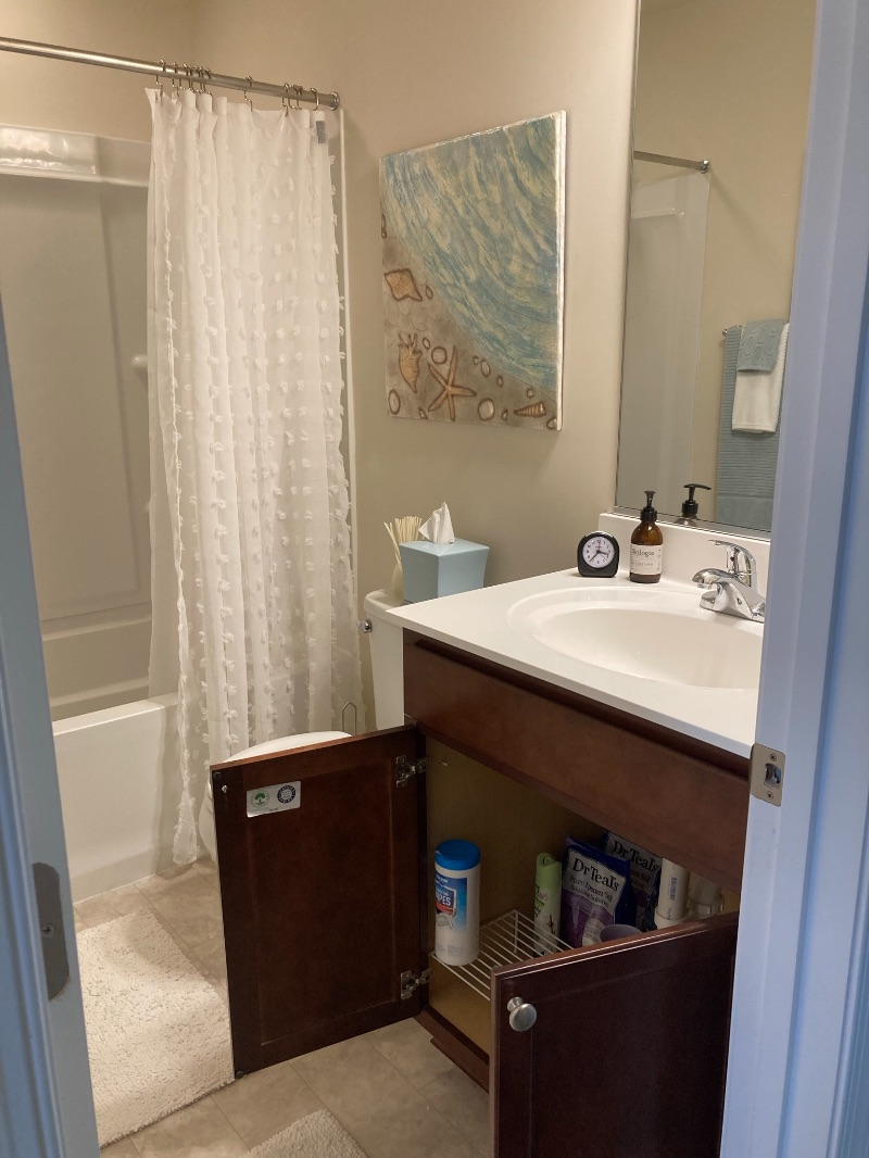 COZY BEDROOM WITH  PRIVATE BATH IN A  SAFE, CLEAN, QUIET ENVIRONMENT - FEMALE TENANTS ONLY - Photo 9