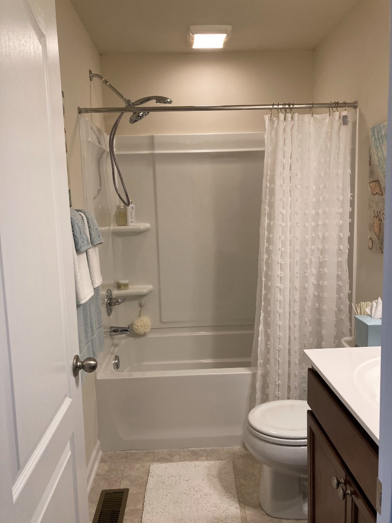 COZY BEDROOM WITH  PRIVATE BATH IN A  SAFE, CLEAN, QUIET ENVIRONMENT - FEMALE TENANTS ONLY - Photo 10