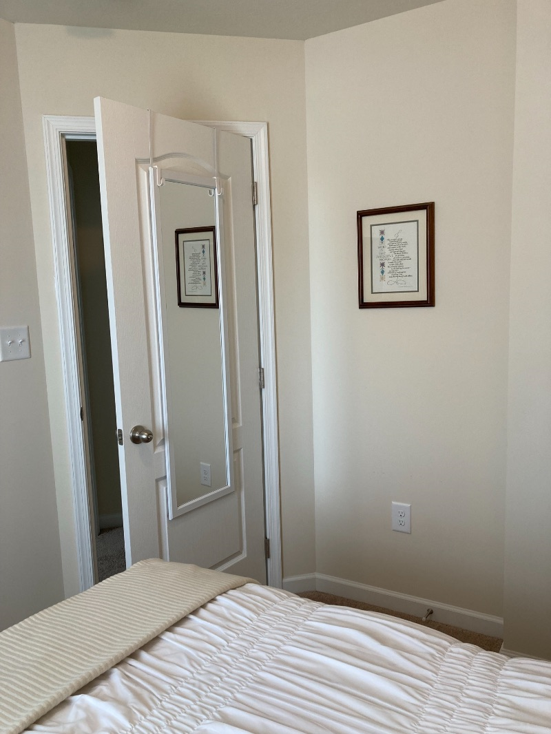 COZY BEDROOM WITH PRIVATE BATH IN A SAFE, CLEAN, QUIET ENVIRONMENT - FEMALE TENANTS ONLY - Photo 5
