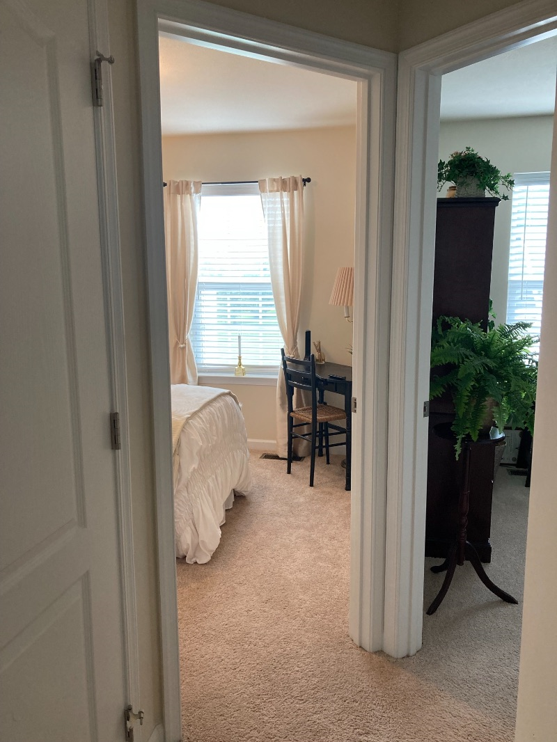 COZY BEDROOM WITH  PRIVATE BATH IN A  SAFE, CLEAN, QUIET ENVIRONMENT - FEMALE TENANTS ONLY - Photo 6