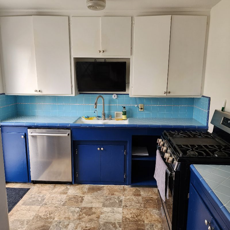 3.5 Blocks From The Beach Fully Furnished Two Bedroom Unit - Photo 3