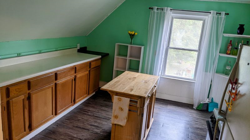 Available Immediately - Fully Furnished Apartment - no room sharing - Photo 2