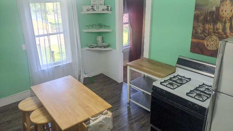 Available Immediately - Fully Furnished Apartment - no room sharing - Photo 1