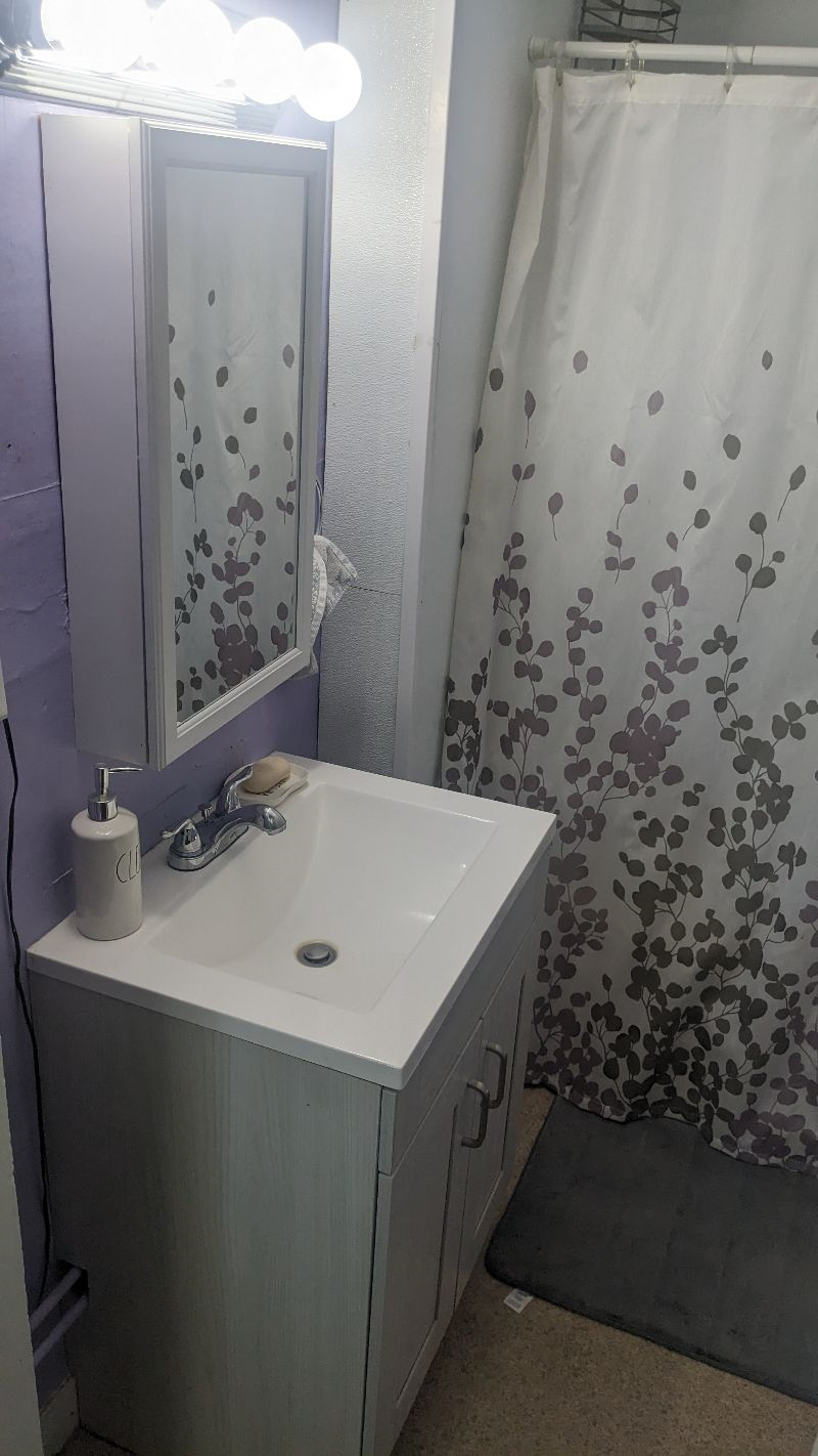 Available Immediately - Fully Furnished Apartment - no room sharing - Photo 10