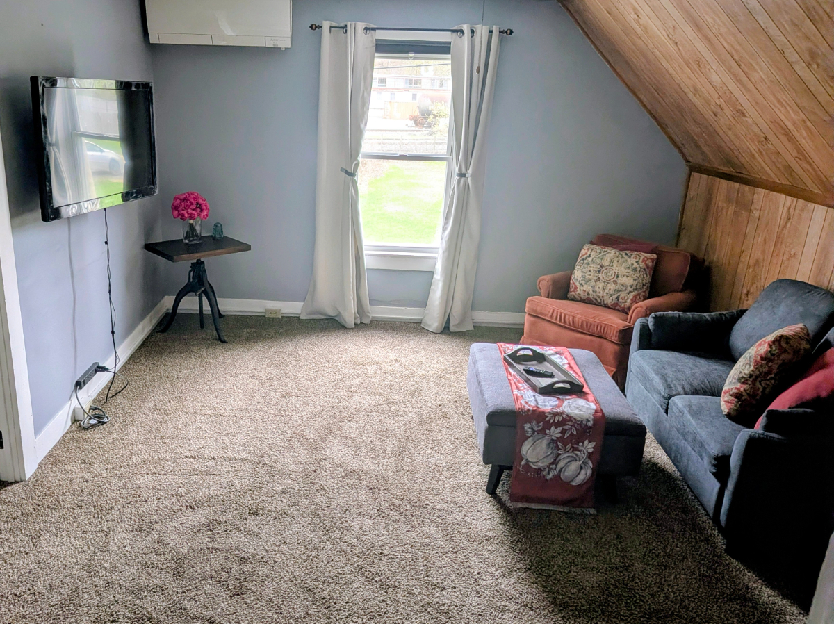 Available Immediately - Fully Furnished Apartment - no room sharing - Photo 11