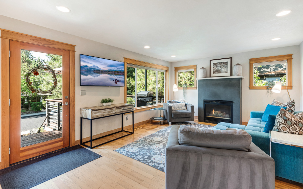 Bright, spacious Bend home - Photo 3