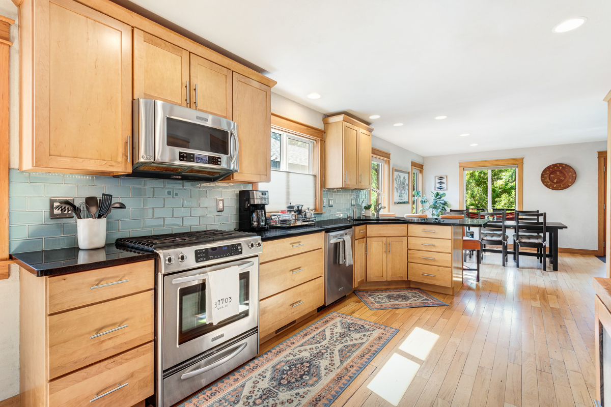 Bright, spacious Bend home - Photo 6