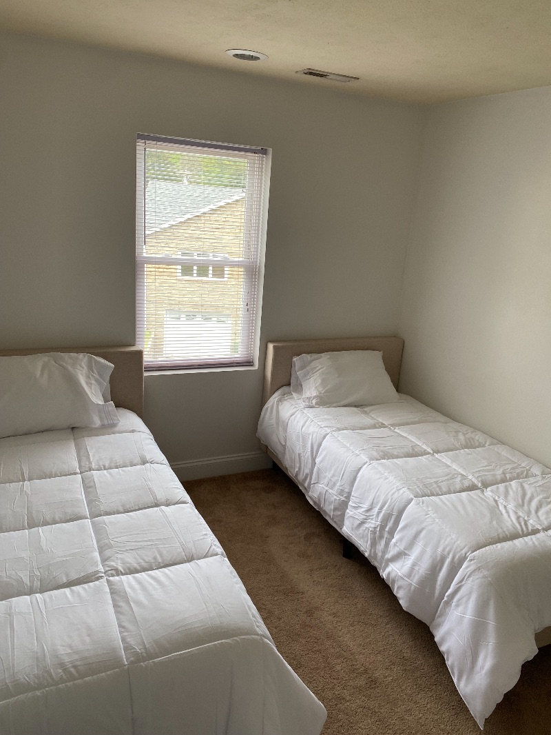 Spacious 3 Bedroom Close to Everything - Photo 1