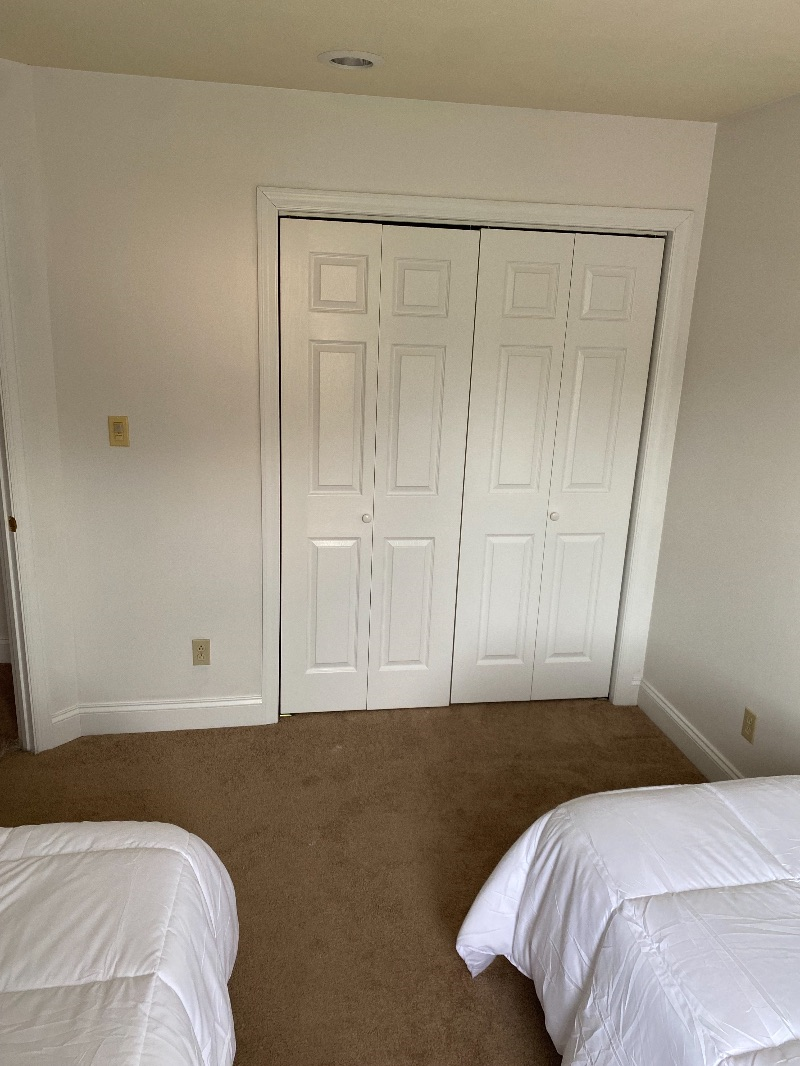 Spacious 3 Bedroom Close to Everything - Photo 2