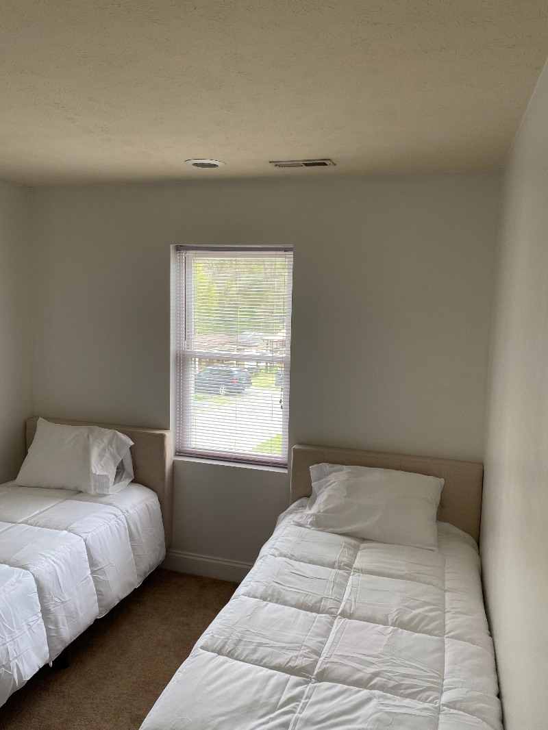 Spacious 3 Bedroom Close to Everything - Photo 3