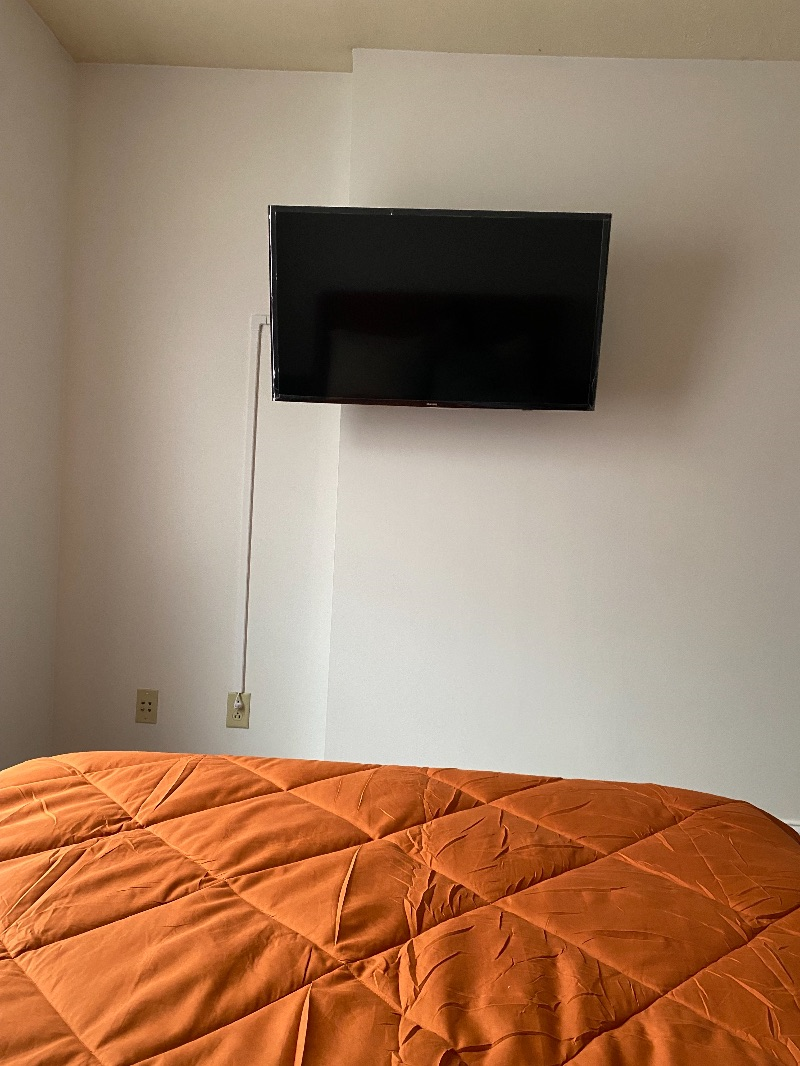 Spacious 3 Bedroom Close to Everything - Photo 12