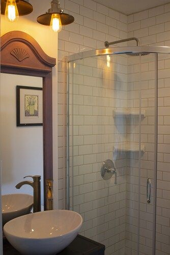 Artistic Lodging - Photo 3
