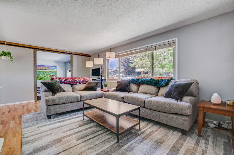 Modern, Fully Furnished 3BR Bend Home w/ Hot Tub & Workspace (Avail October 1 2026)) - Photo 4
