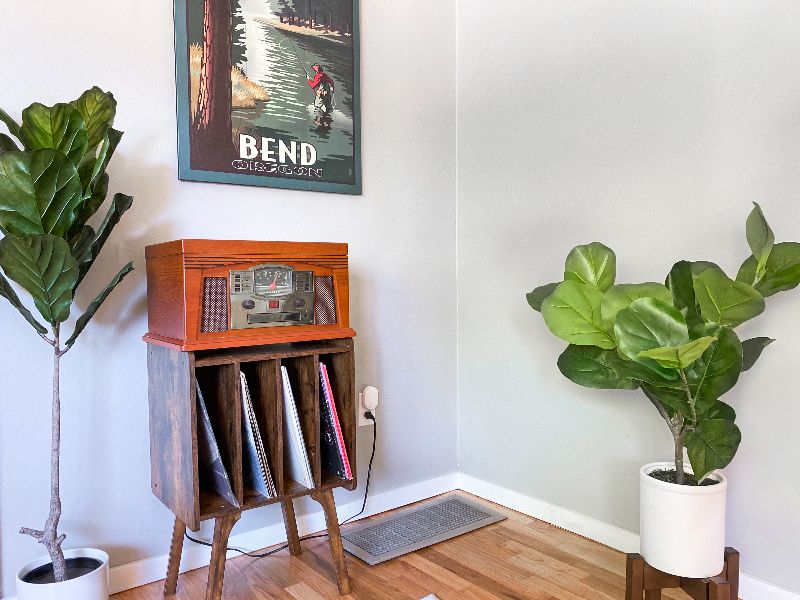 Modern, Fully Furnished 3BR Bend Home w/ Hot Tub & Workspace (Avail October 1 2026)) - Photo 6