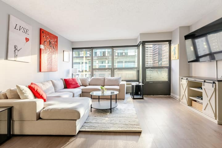 Rarely available - Amazing Condo in River North / Gold Coast
