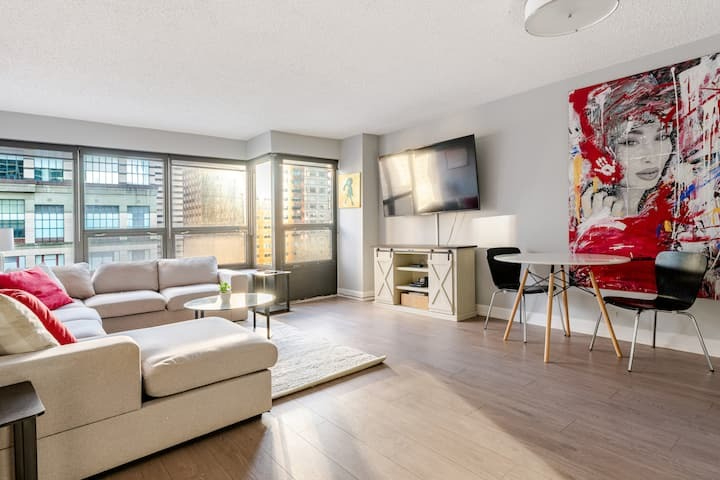 Rarely available - Amazing Condo in River North / Gold Coast - Photo 3