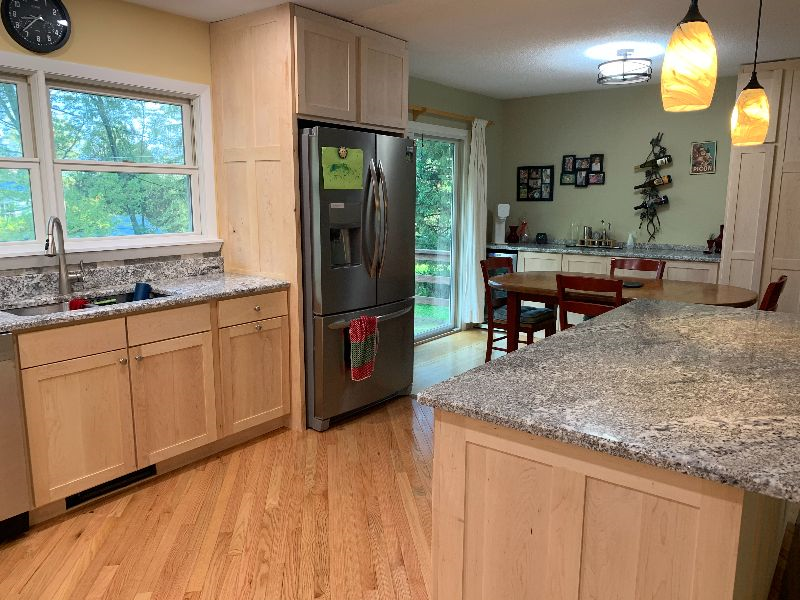 Home in beautiful, safe neighborhood home, walking distance to town and college - Photo 1