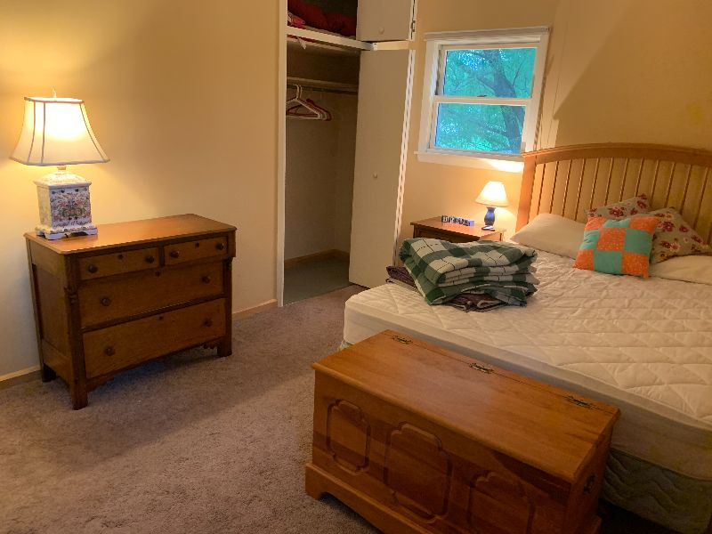 Home in beautiful, safe neighborhood home, walking distance to town and college - Photo 4