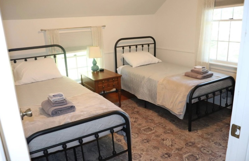 4 Bedroom Spacious Home Across from High School - Photo 6