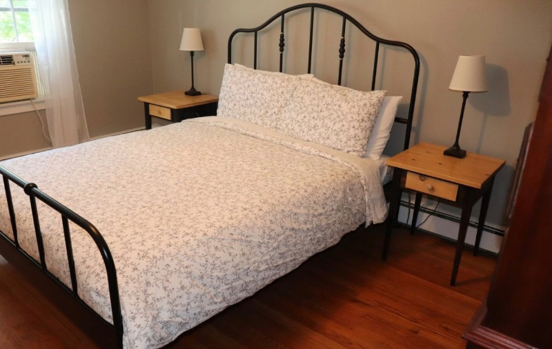 4 Bedroom Spacious Home Across from High School - Photo 10