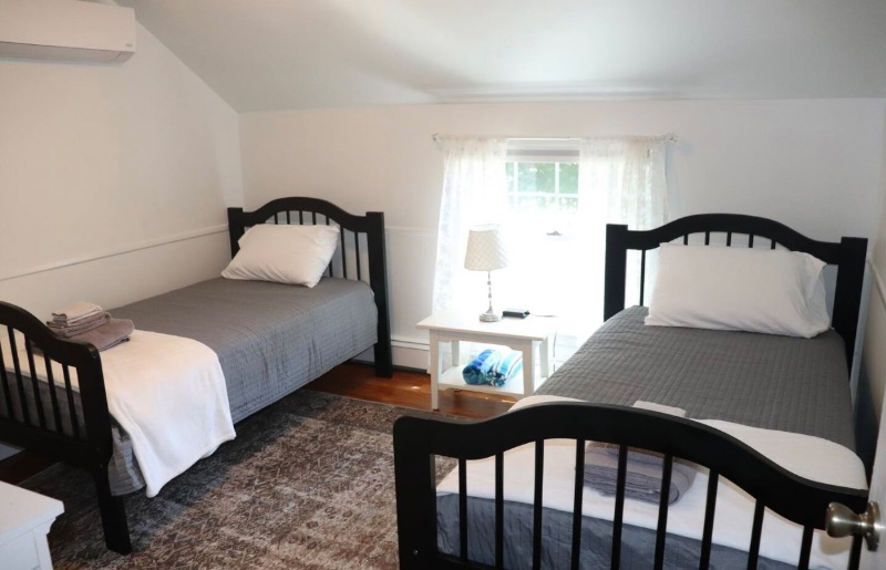 4 Bedroom Spacious Home Across from High School - Photo 11
