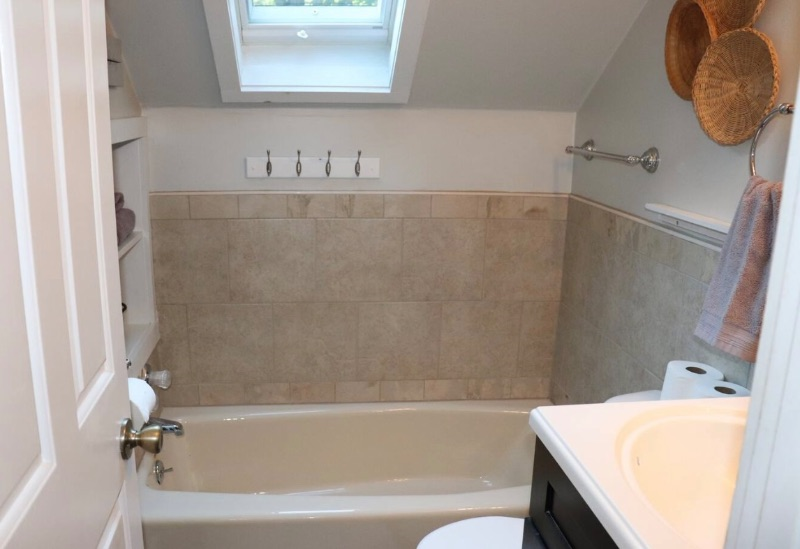 4 Bedroom Spacious Home Across from High School - Photo 12