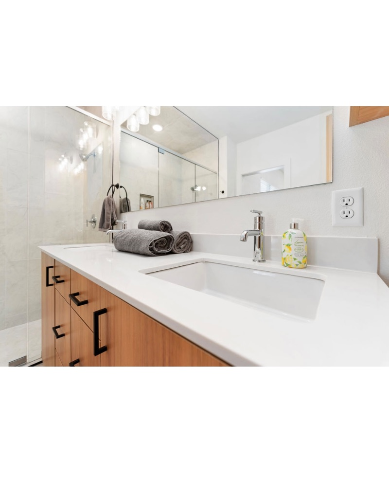 Unbeatable Modern Luxury in the LBK - Photo 3